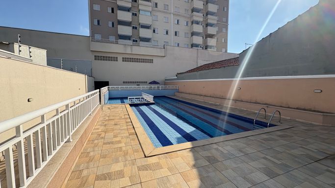 Piscina adulto e infantil com vista livre