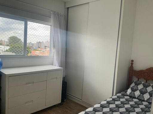 amplo dormitório arejado e bem iluminado