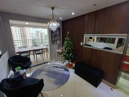 sala ampla dois ambientes com acesso a varanda gourmet envidraçada com vista livre, churrasqueira a carvão e tela de proteção