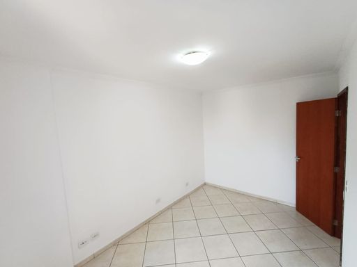 dormitório 1 com vista livre, bem arejado