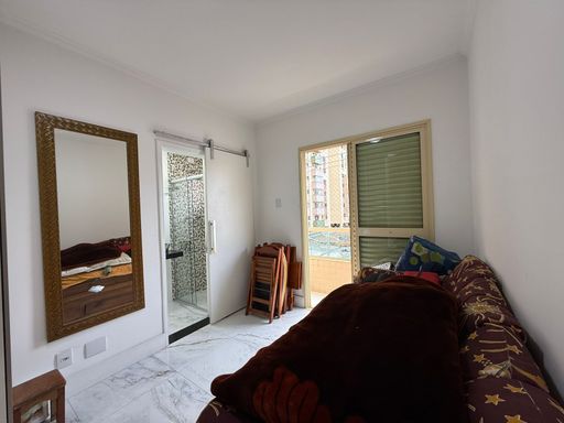suíte 2 com porta de correr e acesso a varanda gourmet