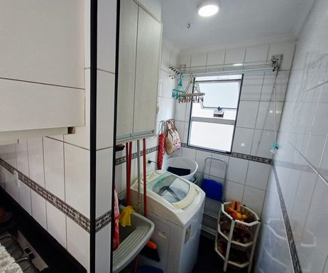 área de serviço bem arejada e iluminada