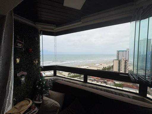 vista mar infinita e privilegiada da sacada envidraçada