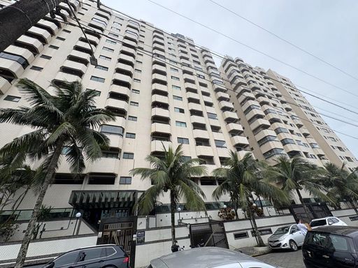 fachada imponente frente mar do Condomínio Jeanete Mariano