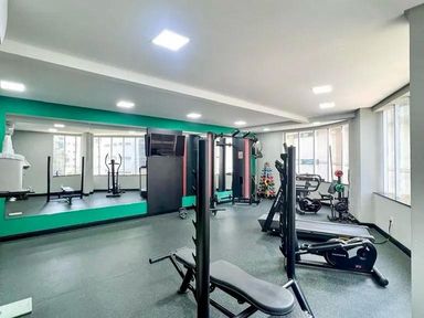 academia ultra moderna, equipada e arejada