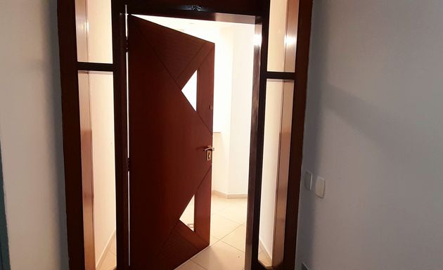 entrada imponente da sala comercial