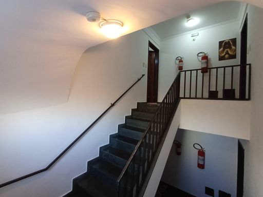 escada de acesso a entrada principal