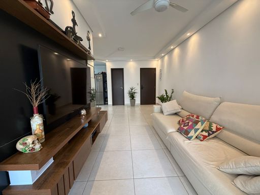 sala ampla 2 ambientes semi integrada a cozinha e acesso a entrada principal