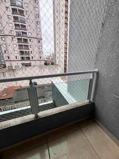 sacada com tela de proteção