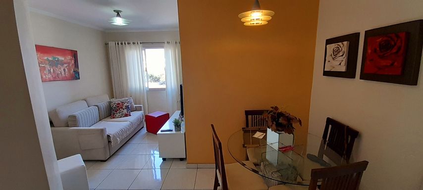 ampla sala em L com vista livre privilegiada