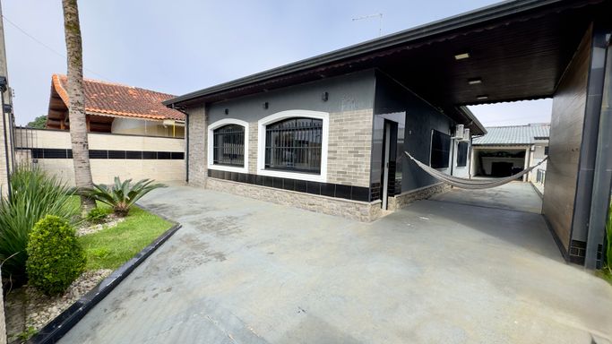 fachada moderna com paisagismo
