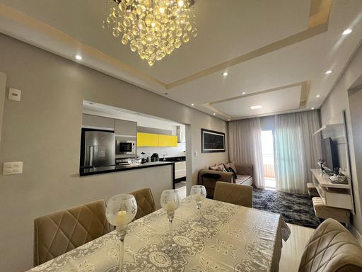 sala ampla 2 ambientes com sistema de iluminação diferenciada, teto rebaixado e acesso a varanda gourmet