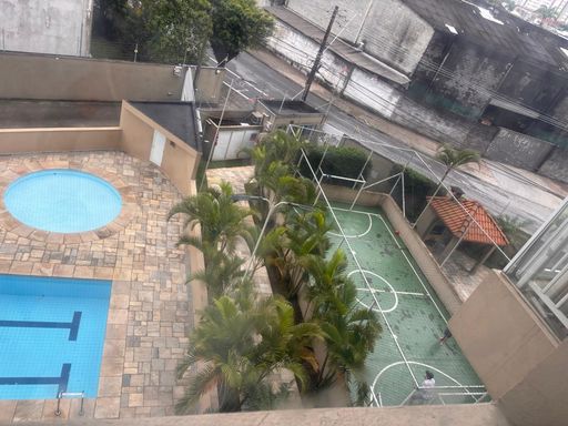 vista do andar da piscina adulto / infantil e da quadra poliesportiva