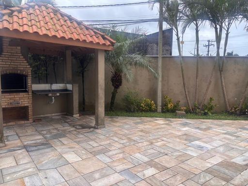 área da churrasqueira a carvão