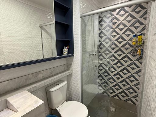 banheiro da suíte 2 clean, com planejado e box de vidro
