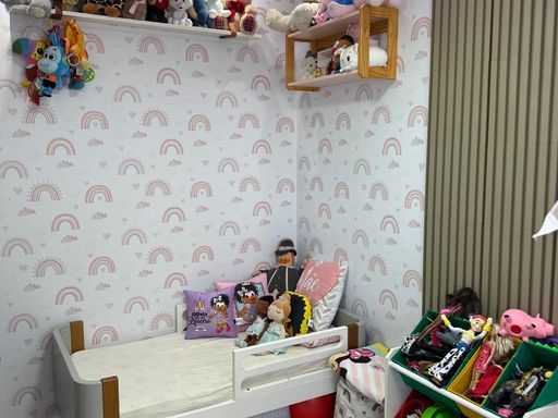 dormitório 3 com móveis planejados e papel de parede, impecável