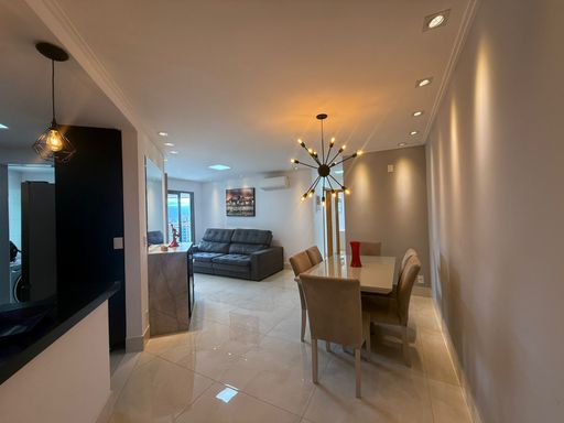 ampla sala 2 ambientes em total requinte com acesso a varanda gourmet envidraçada