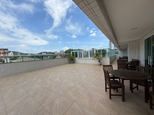 área de convivência com acesso a piscina