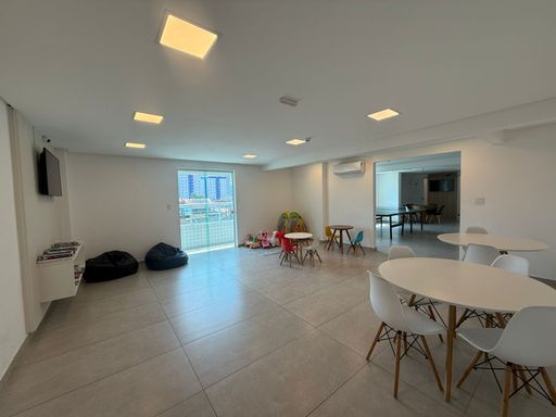 brinquedoteca com TV e acesso ao salão de jogos