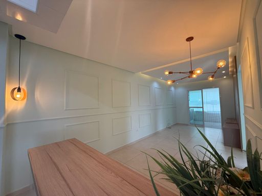 sala ampla 2 ambientes impecável, com teto rebaixado e sistema de iluminação diferenciada, com acesso a varanda gourmet