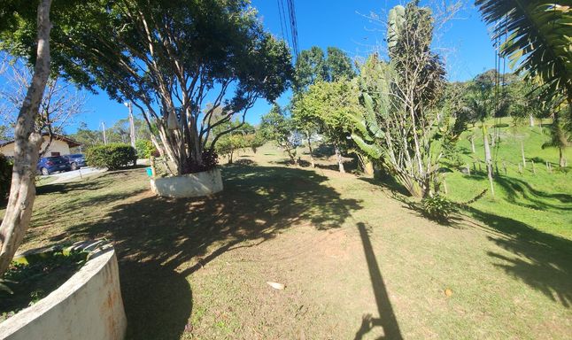 Espaço o jardim com área verde agradável