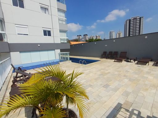 piscina adulto e infantil com deck