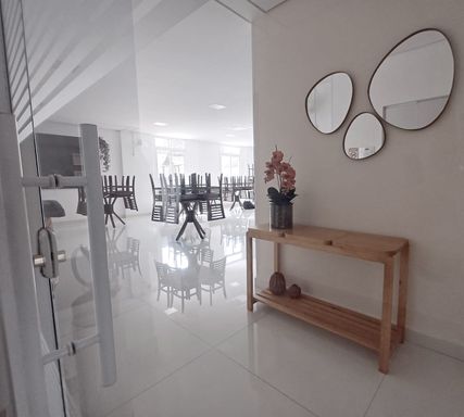 amplo salão de festas ultra moderno com máquina de gelo