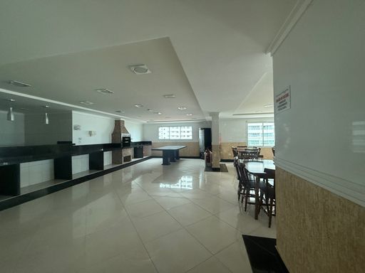 salão de festas com espaço gourmet e churrasqueira a carvão