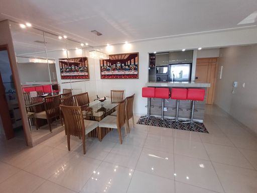 sala ampla 2 ambientes espelhada, com teto rebaixado, semi integrada a cozinha americana