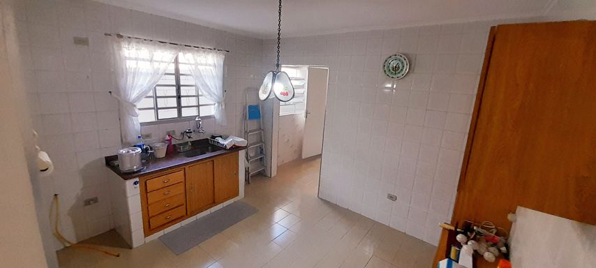 cozinha bem arejada e iluminada
