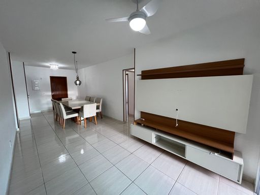 sala ampla 2 ambientes com acesso a entrada principal