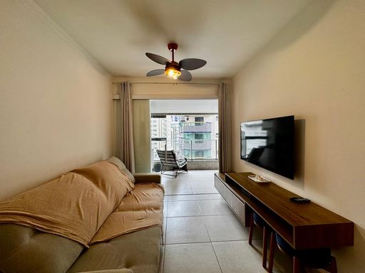 ampla sala 2 ambientes com ar condicionado e acesso a varanda gourmet