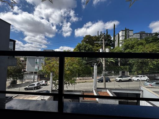 sacada com vista livre e privilegiada,  posição de frente