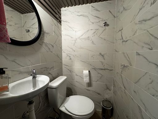 lavabo aconchegante no piso superior