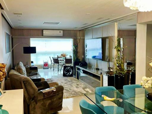 ampla sala 3 ambientes em alto requinte, ar condicionado e acesso a ampla varanda panorâmica