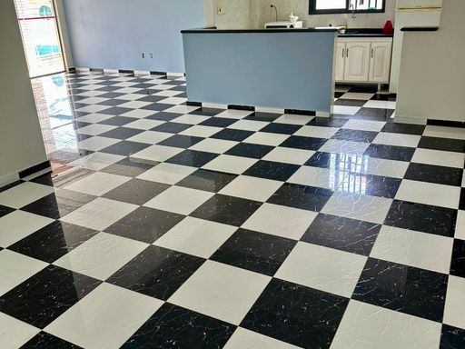 salão de festas arejado e bem iluminado