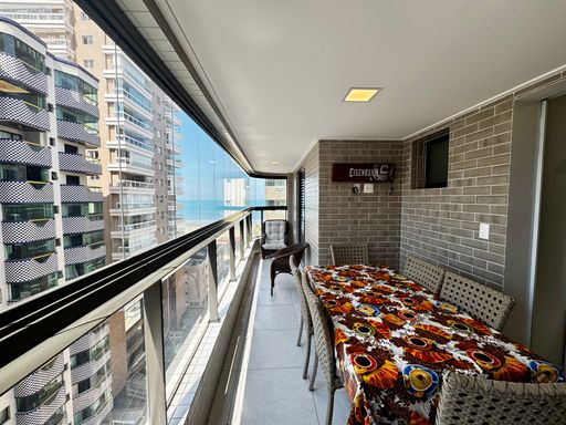 varanda gourmet com churrasqueira a carvão e vista mar