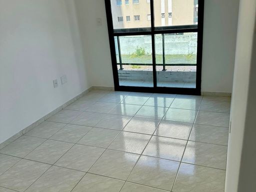 Sala 2 ambientes com acesso a sacada