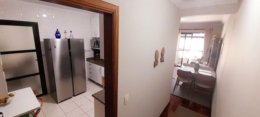 entrada principal com acesso a cozinha e a sala