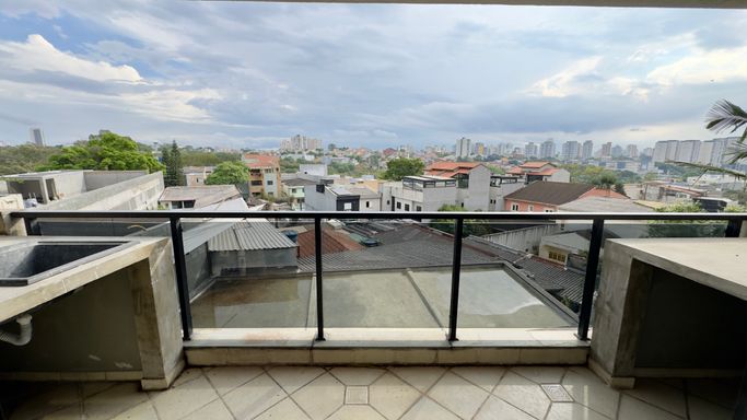 ampla varanda com vista livre ao Parque Central