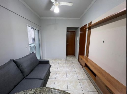 Sala com acesso a sacada e ao dormitório