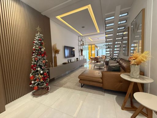 sala 2 ambientes em total requinte com teto rebaixado e sistema de iluminação impecável em LED