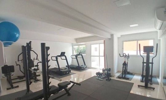 academia arejada e bem equipada