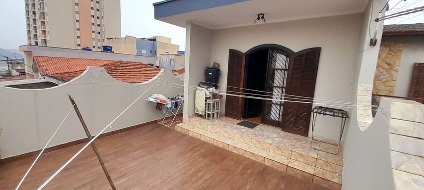 ampla varanda com acesso a suíte