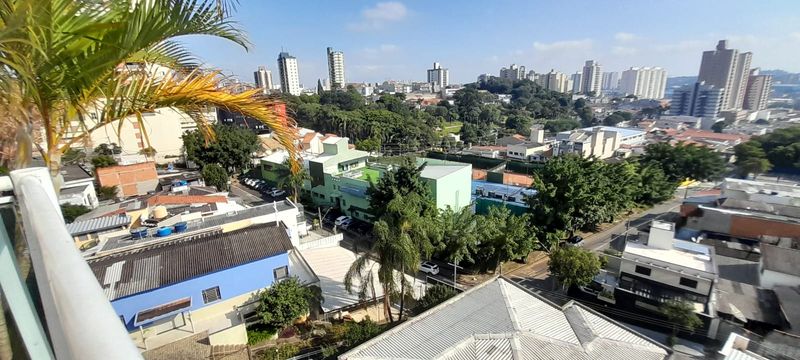vista alta livre e privilegiada da área da piscina