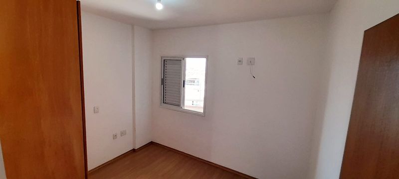 segundo dormitório com iluminação natural