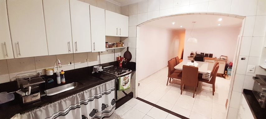 sala de jantar semi integrada com cozinha planejada