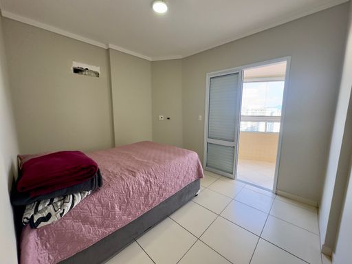 dormitório com acesso a sacada