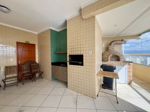 área gourmet com churrasqueira e forno de pizza