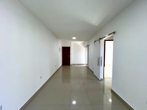 sala ampla 2 ambientes em porcelanato com 2 portas de correr super moderna